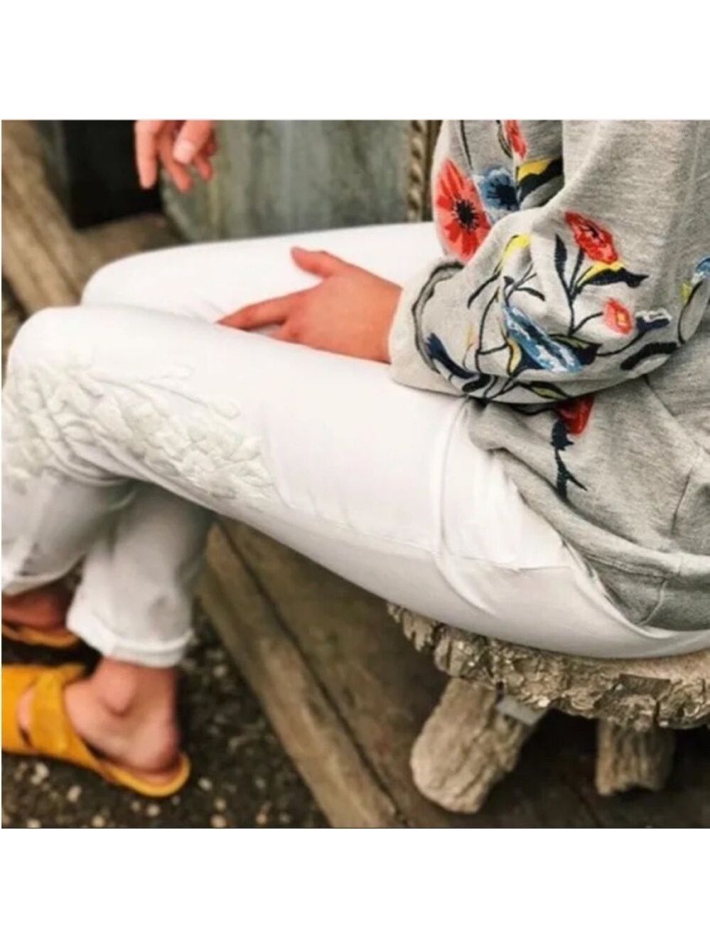 Anthropologie Relaxed Chino Pant Floral Embroidered White, size 30